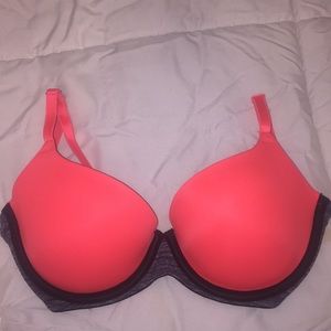 PINK Victoria’s Secret 32C bra